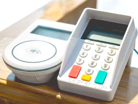 キャッシュレス決済端末