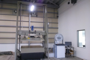 Compression testing machine