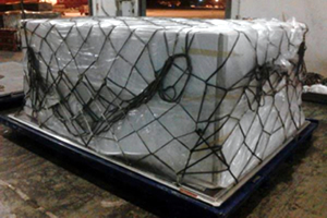 A protective sheet and net is then used to cover the cushioning material. This allows the cargo to be put on the aircraft in the knowledge that the risk of wet damages, dent damages, or losses has been sufficiently minimized.