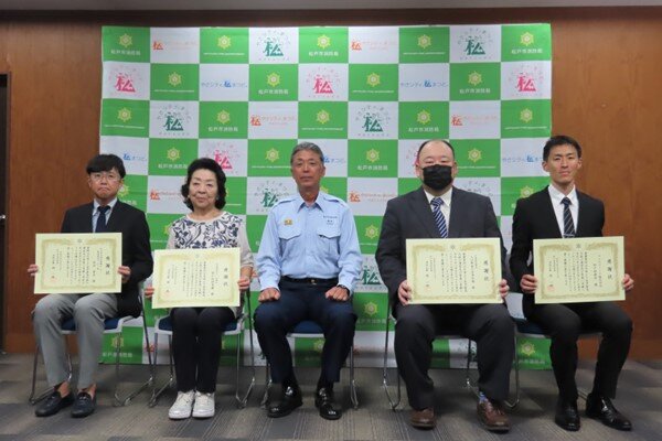 Commemorative photo with the honorees ― provided by Matsudo Fire Department 