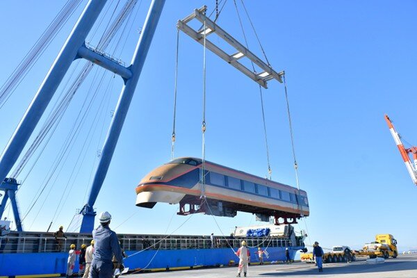 Loading onto a ship at Chiba Port