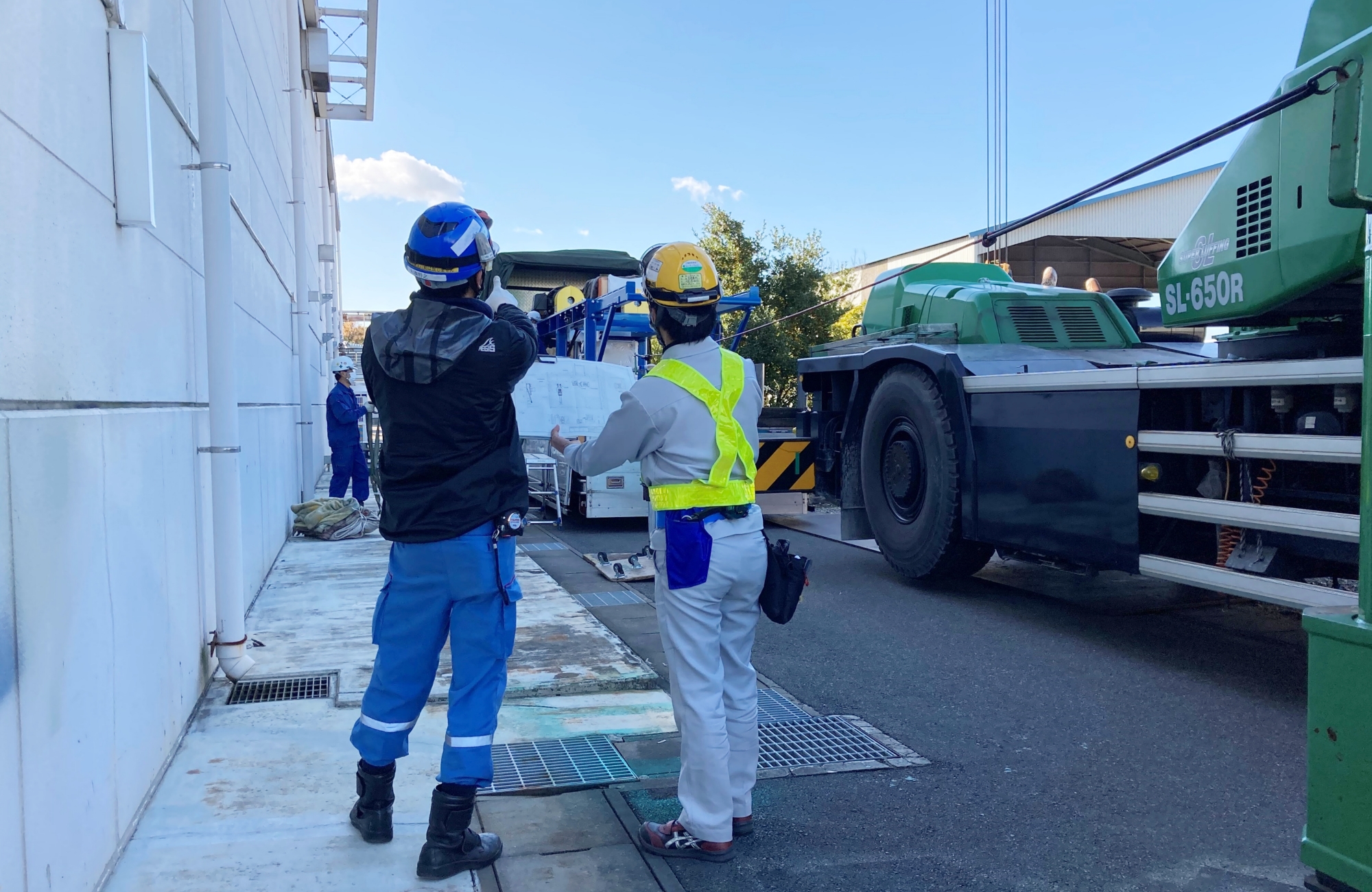 新しい破砕機の荷卸