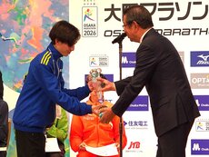 表彰式①(平林選手)