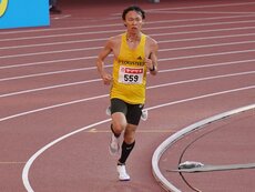 最後まで力を振り縛る藤本選手