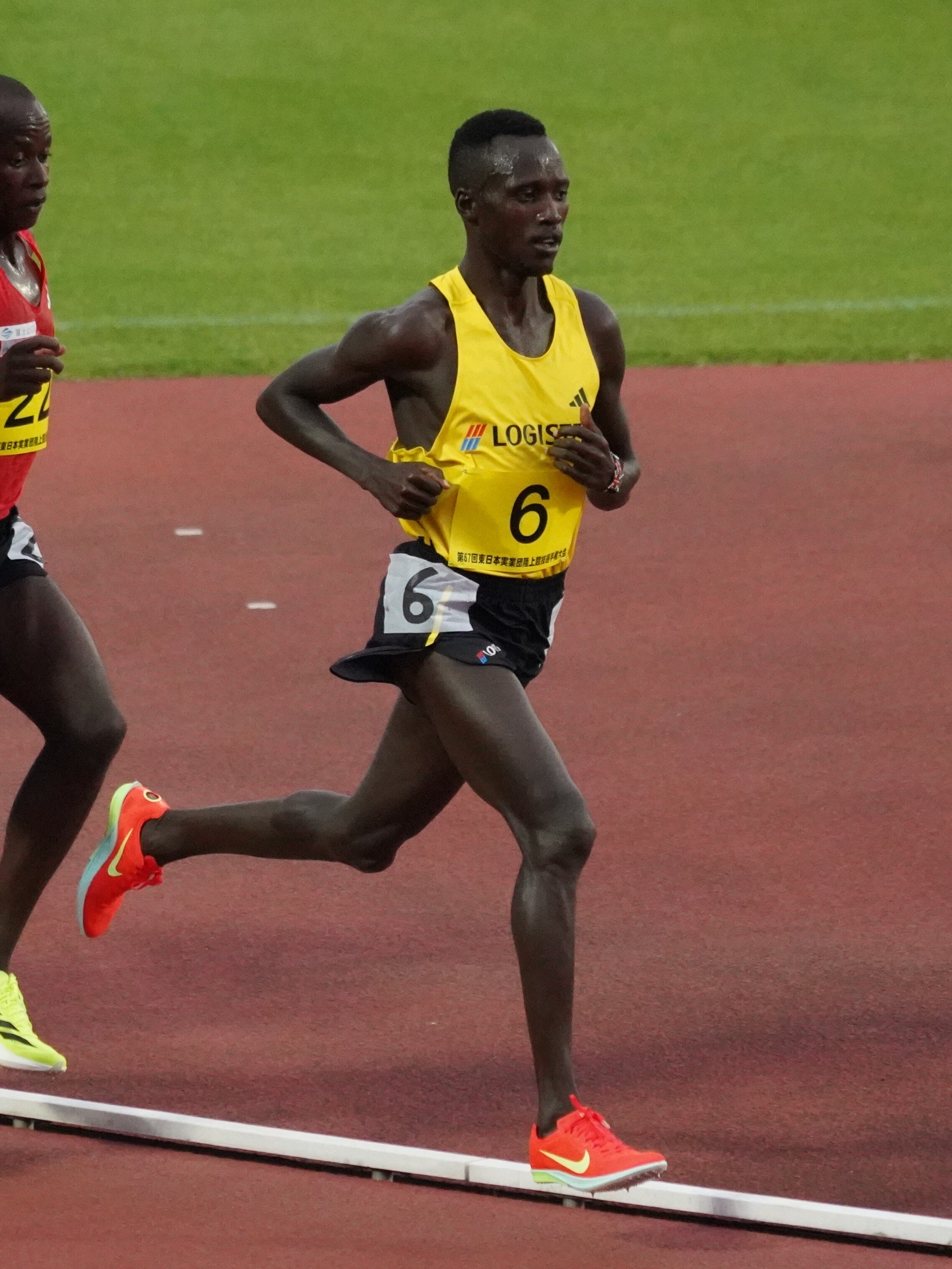5000mでも先頭を引っ張るロノ選手