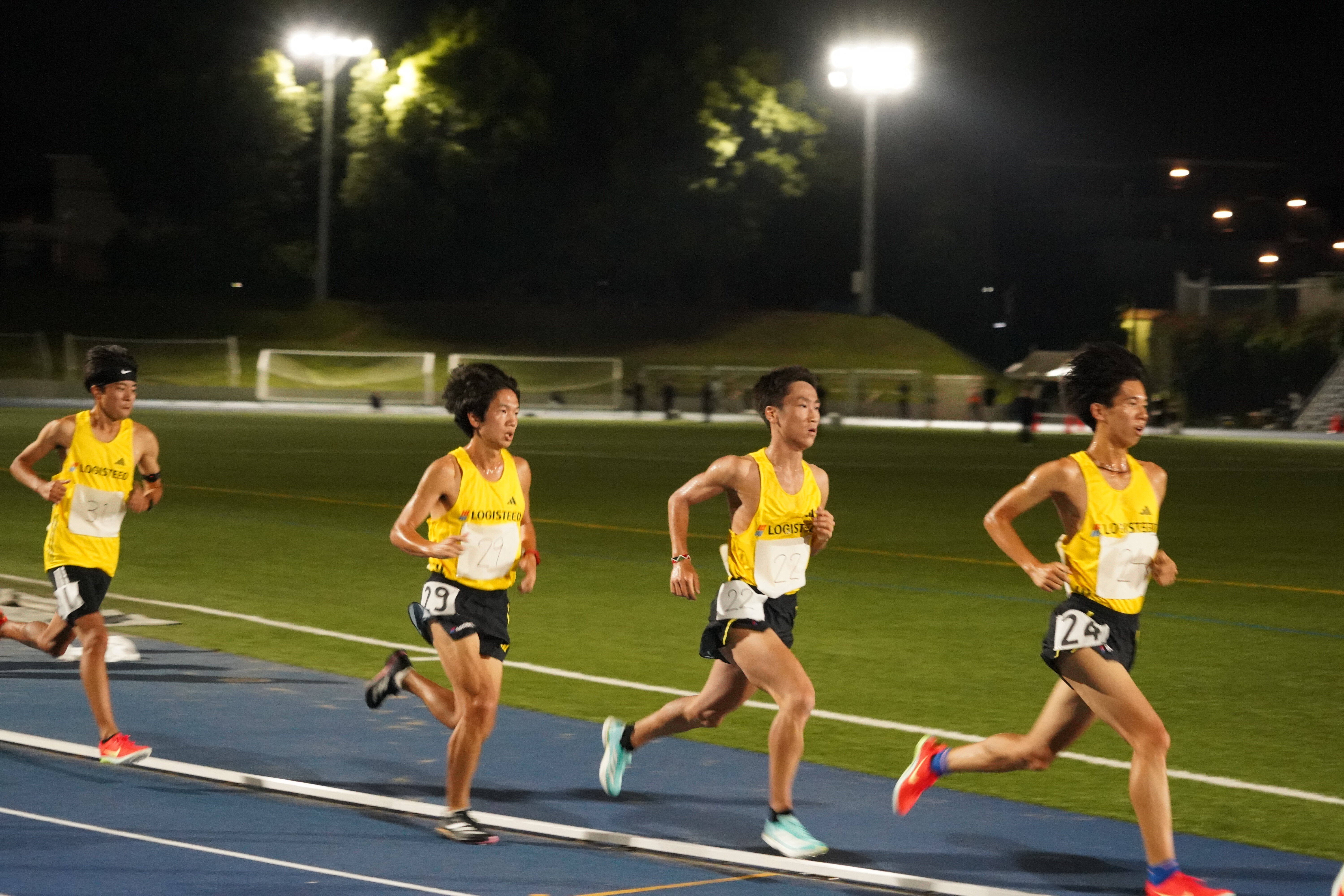 前田選手(No31)、細谷選手(No29)、北村選手(No22)、村松選手(No24)