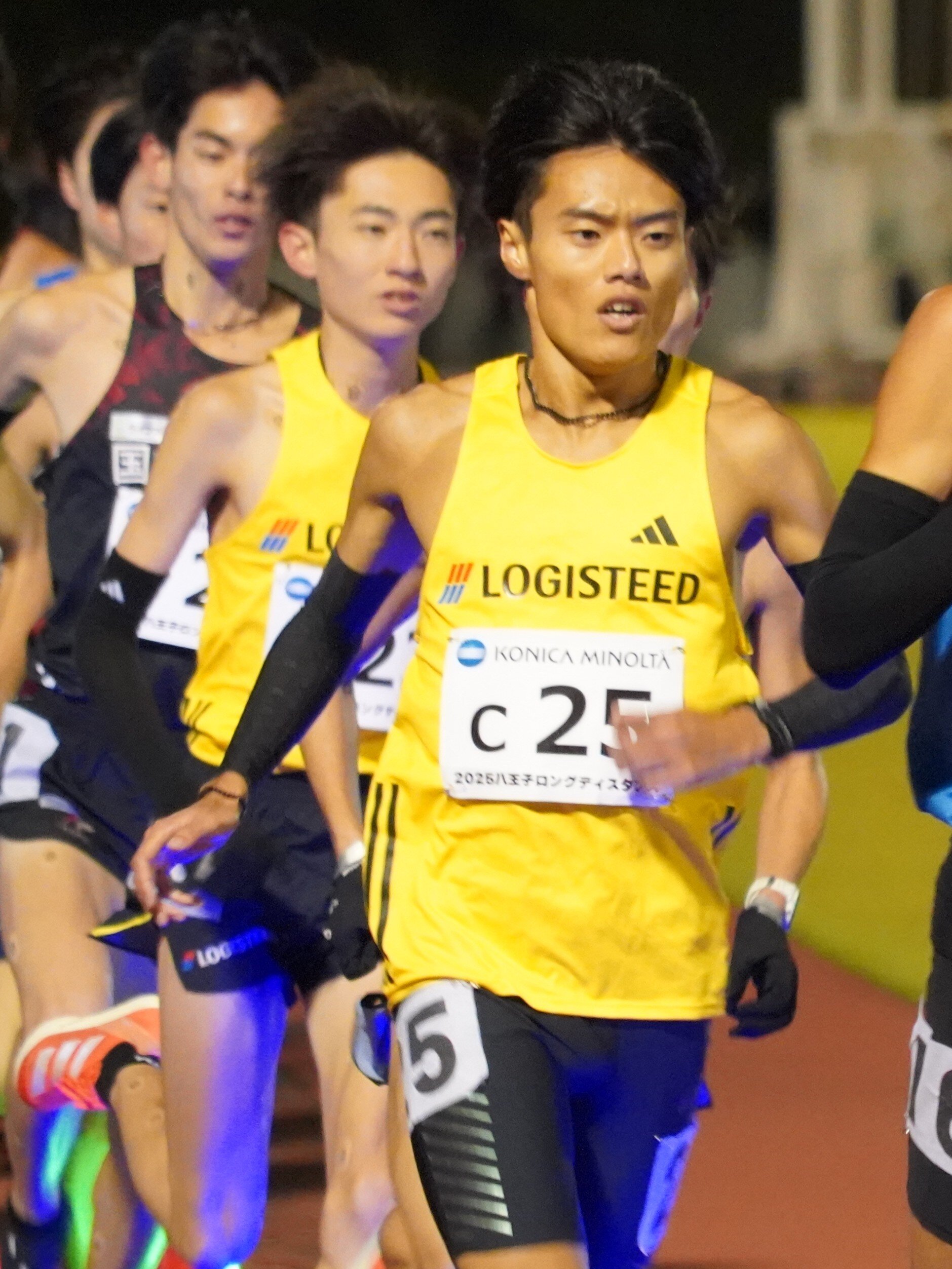 四釜選手（後ろに平林選手）