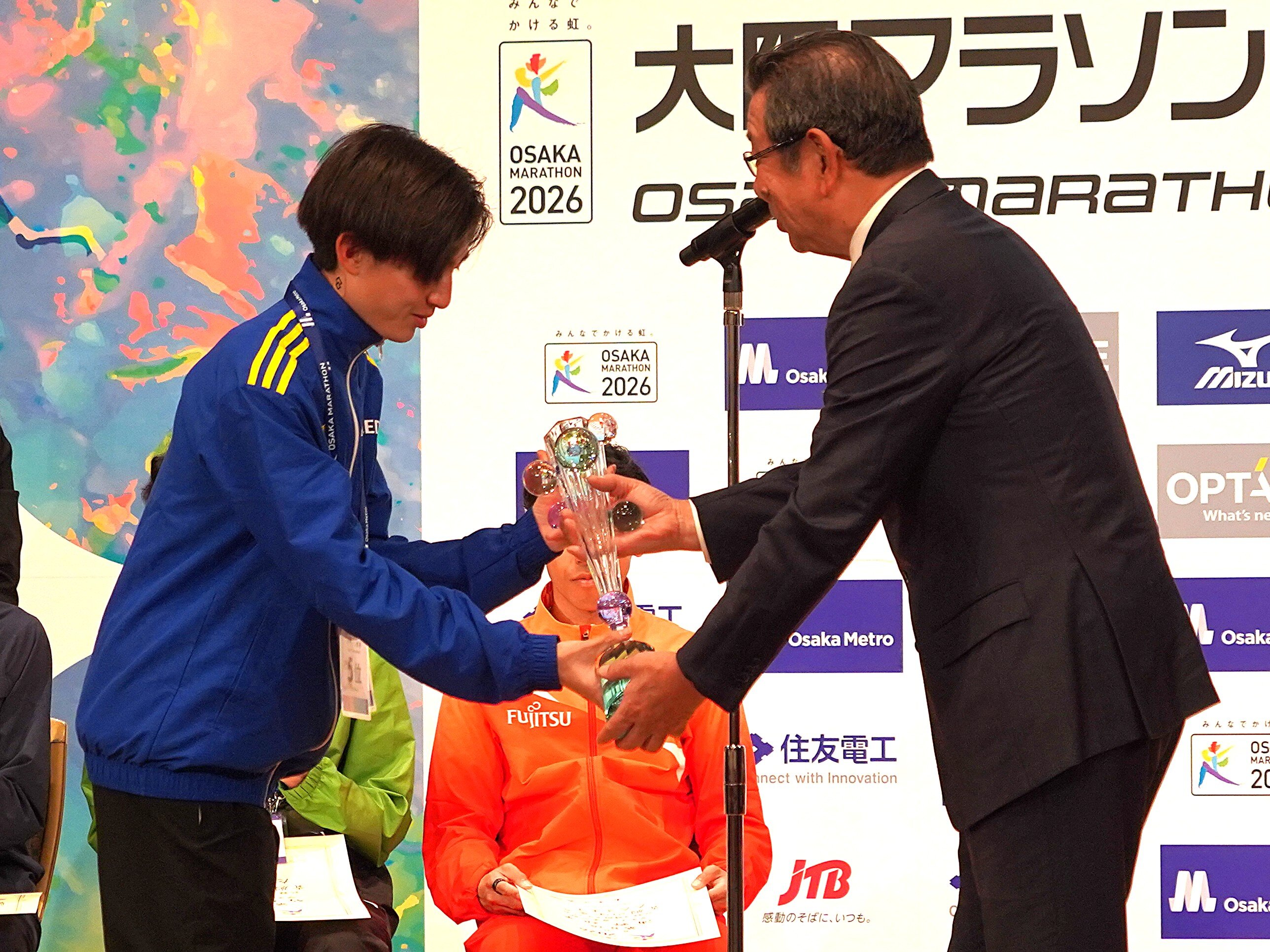 表彰式①(平林選手)