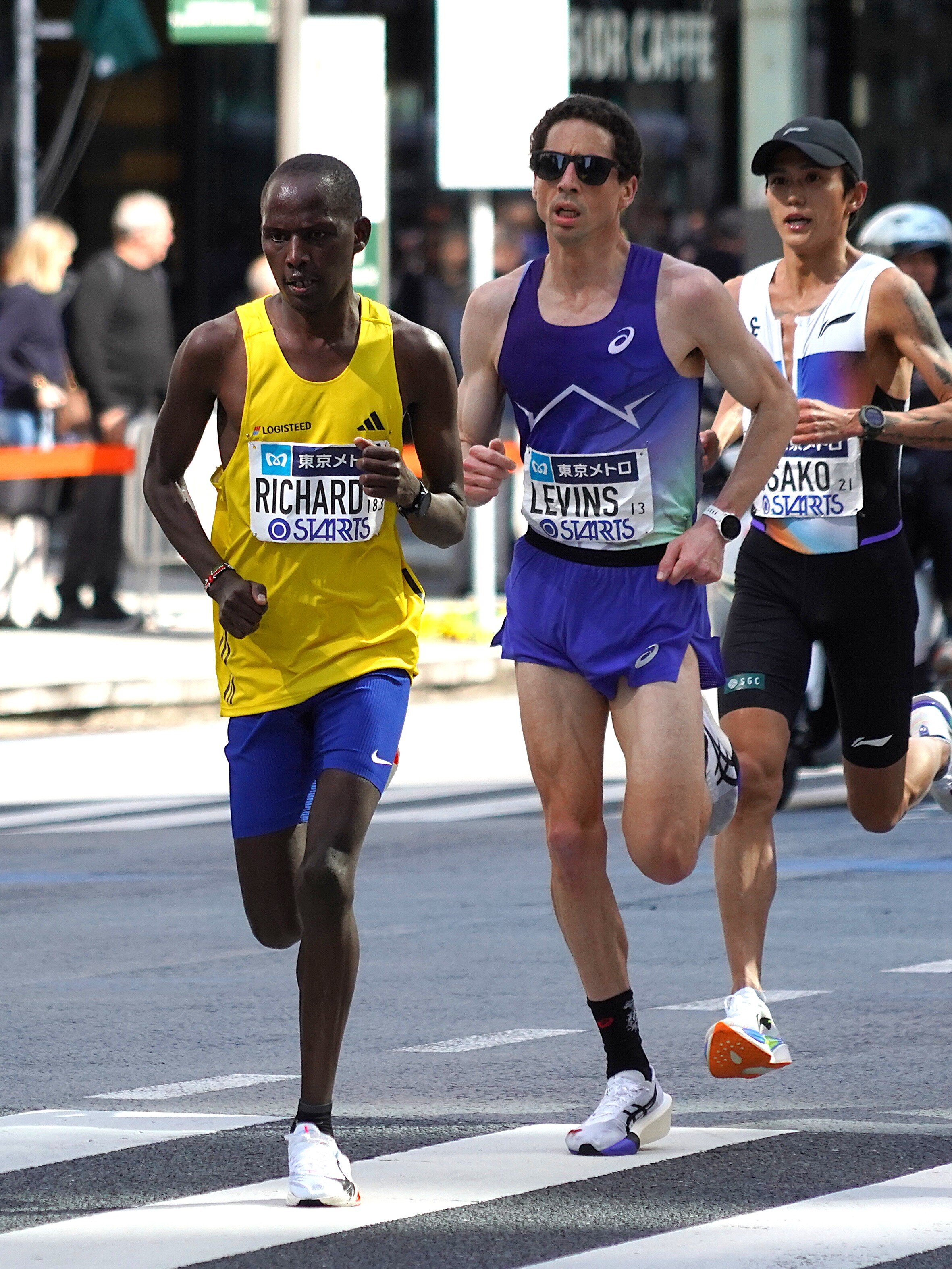 京橋駅前　積極的に集団を引っ張るリチャード選手
