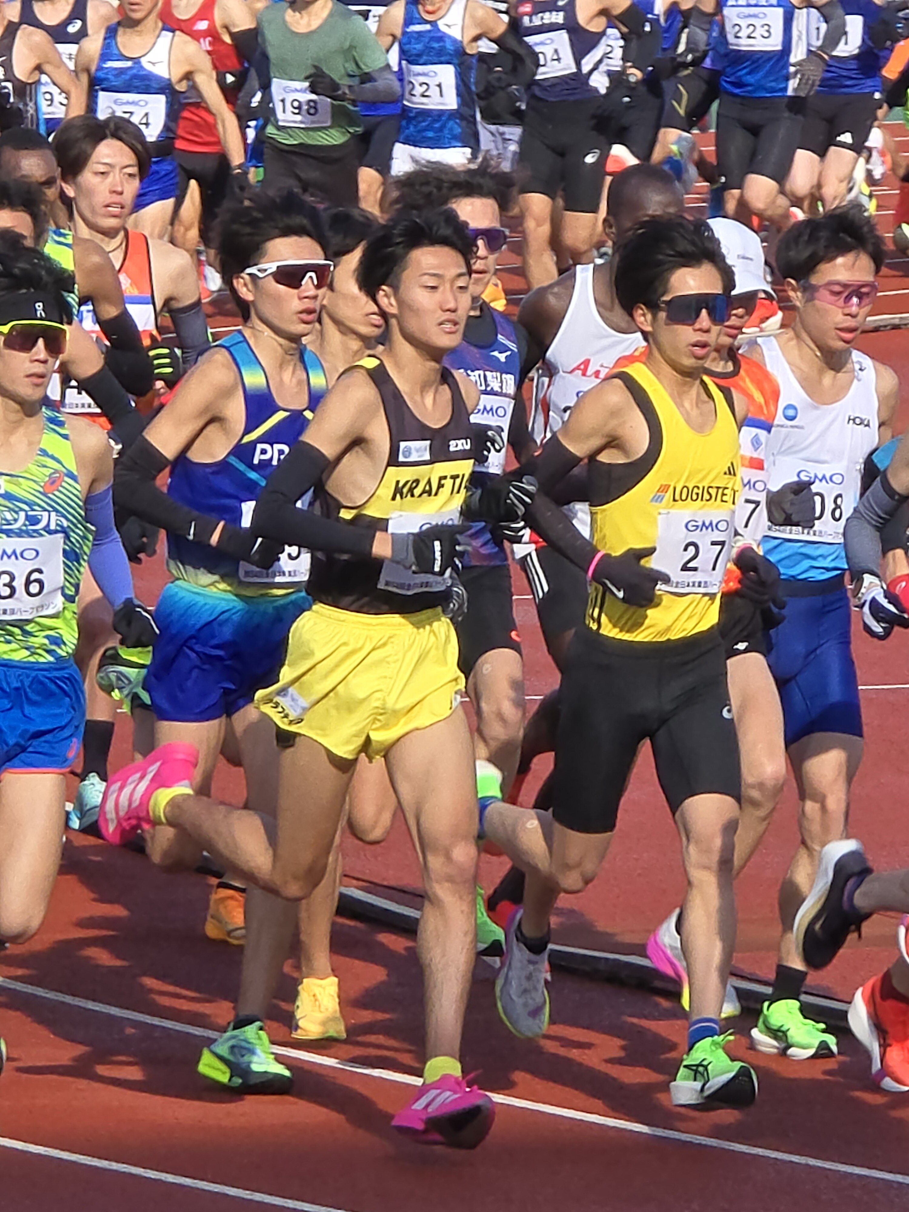 スタート直後の村松選手(ゼッケン27)