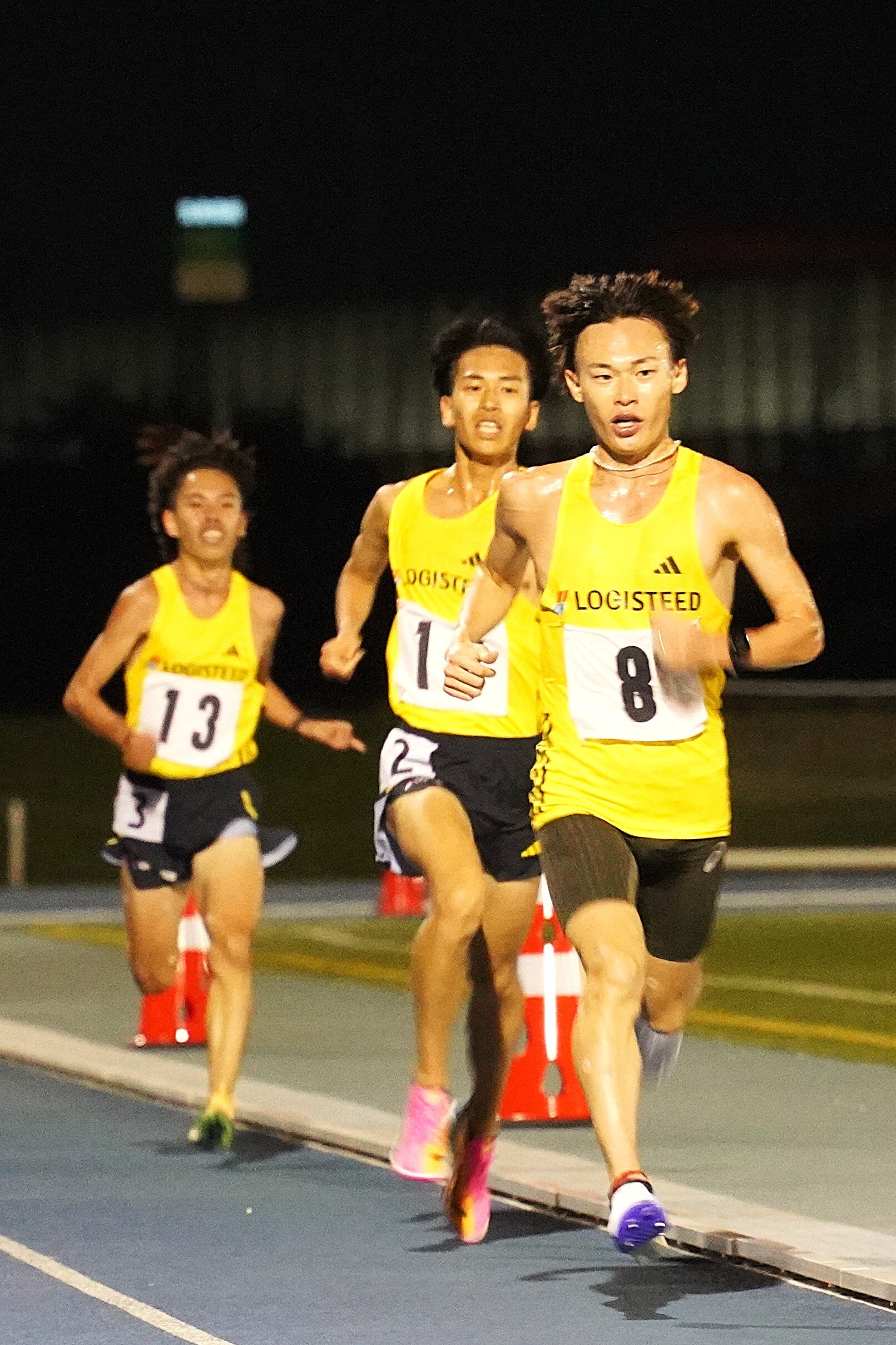 ラストスパートの3名(前から藤本選手、島田選手、緒方選手）